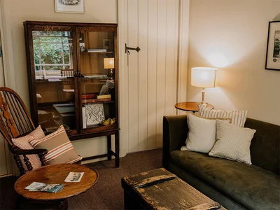 Особая атмосфера: на Airbnb сдают апартаменты на старинном английском кладбище - фото 526742