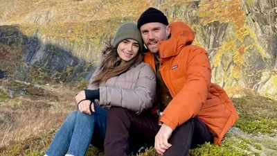 Акторка Лілі Коллінз засипала мережу кадрами з "медового" вікенду