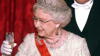 Какая несправедливость: Елизавете II запретили пить любимый алкоголь