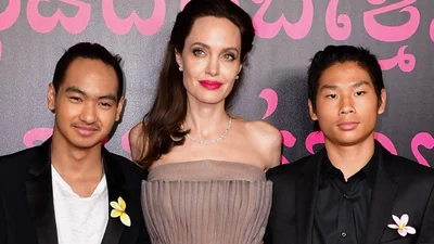 Діти Бреда Пітта та Анджеліни Джолі всі разом вийшли на червону доріжку