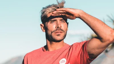 Сексуальний Зак Ефрон знявся топлес, і його кубики викликають запаморочення