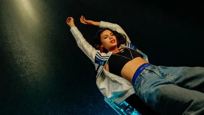 Ночной Киев глазами Michelle Andrade в клипе на новую песню "Без сна"