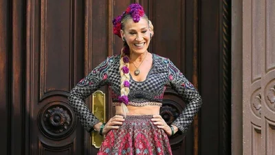 Разрыв сердечка: Кэри Брэдшоу целуется с другим в продолжении "Секс и город"