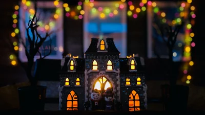 Подросток украсил дом к Хэллоуину в стиле сериала "Игра в кальмара"