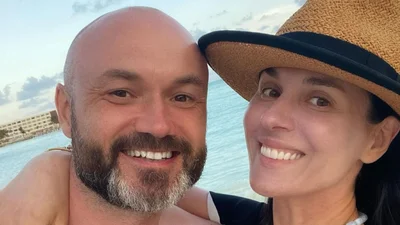 Маша Єфросиніна показала любощі з чоловіком під дощем