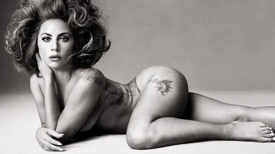 Леди Гага снялась совершенно голой для Vogue