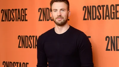 Поговорюють, що Кріс Еванс став найсексуальнішим чоловіком 2021 року