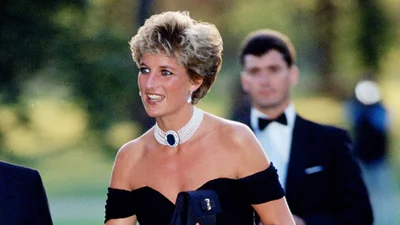 Акторка серіалу "Корона" одягнула "сукню помсти" принцеси Діани, і їх не відрізнити