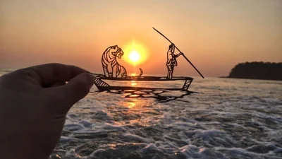 Мужчина сочетает вытынанки с листьев и природу на фантастические фото.