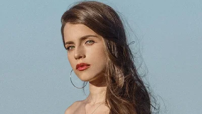 Девушка расцвела: Кристина Соловий топлес на обложке нового альбома