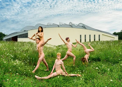Студенты снялись полностью голыми для календаря Кембриджского университета - фото 529416
