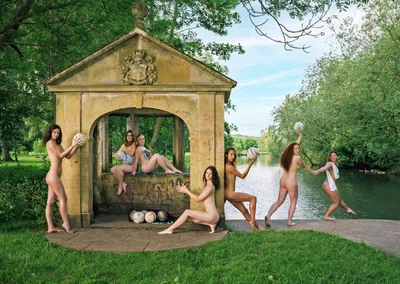 Студенты снялись полностью голыми для календаря Кембриджского университета - фото 529417