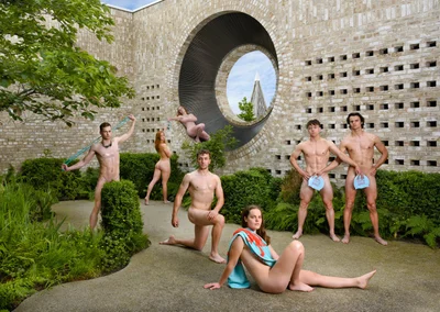 Студенты снялись полностью голыми для календаря Кембриджского университета - фото 529418