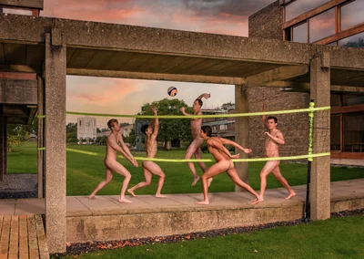 Студенты снялись полностью голыми для календаря Кембриджского университета - фото 529419