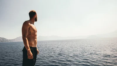 Журнал People назвал самого сексуального мужчину 2021 года, и это не Крис Эванс