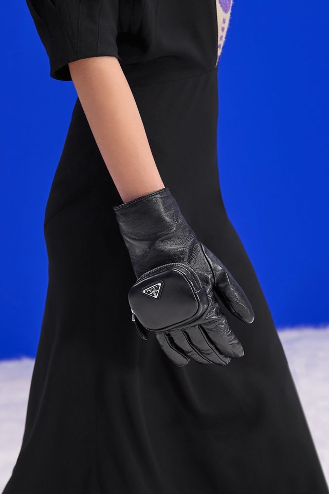 Карманы, узоры, мех: какими будут самые модные перчатки 2022 года - фото 529572