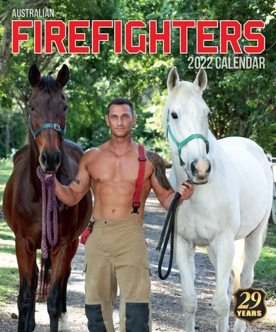 Напівголі австралійські пожежники знялися для календаря 2022 - фото 529644