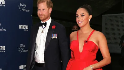 Меган Маркл одягнула надвідверту сукню, яка підкреслила її зайву вагу