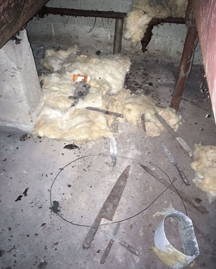 Люди показали, какие криповые вещи они обнаружили после переезда в новый дом - фото 530437