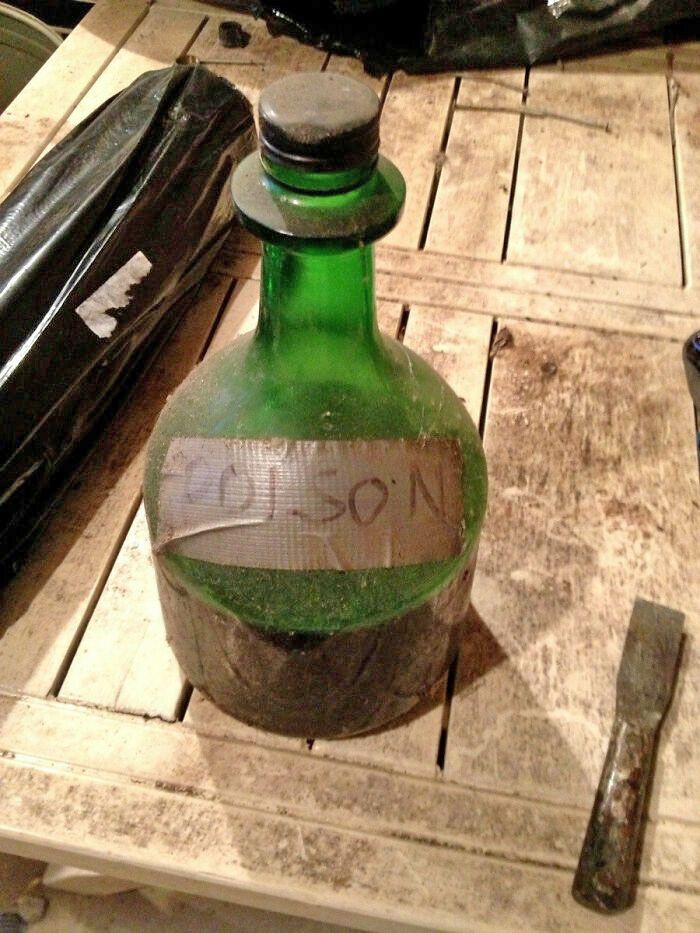 Люди показали, какие криповые вещи они обнаружили после переезда в новый дом - фото 530444