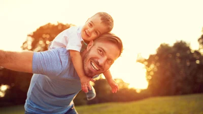 День сина 2022: зворушливі привітання у картинках