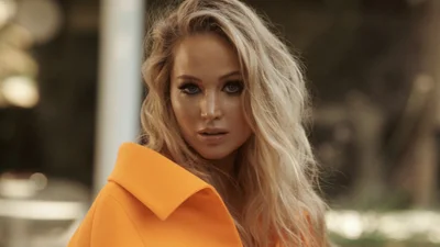 Дженнифер Лоуренс в эротичных позах напомнила, какая горячая штучка