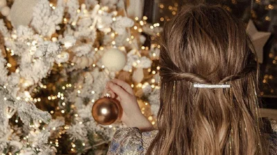 "Дождик" в волосах - самый актуальный праздничный тренд 2021