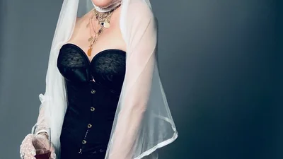 Фанати в шоці: Мадонна запостила крінжові фото з голими цицями