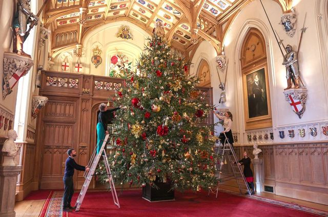В Виндзорском дворце уже украсили елку к Рождеству - фото 531280