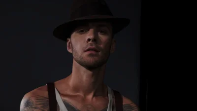 Ода самотності та пристрасті: брудні танці Макса Барських у новому кліпі "Tequila Sunrise"