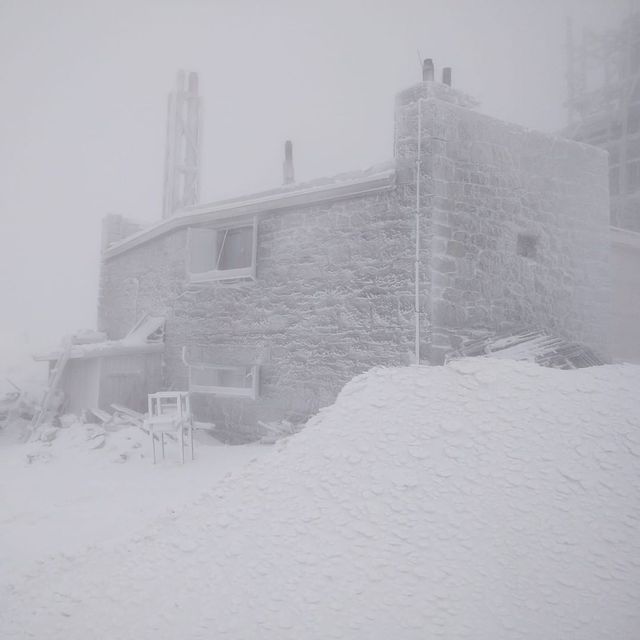В Карпаты пришла настоящая зима, и эти морозные фото тому доказательство - фото 531388
