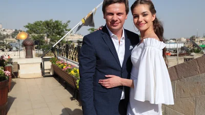 Фани насолоджуються фото Дмитра Комарова з молодою дружиною