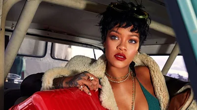 Співачку Ріанну підозрюють у вагітності