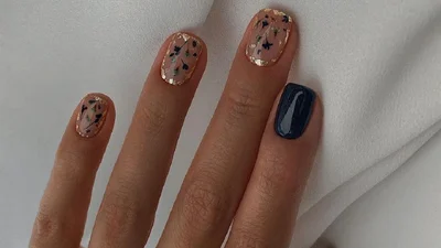 Маникюр на декабрь 2021: 30 классных идей с Instagram