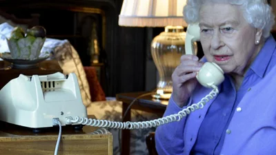 Оказывается, лично Елизавете II могут дозвониться только два человека, и это не ее сыновья