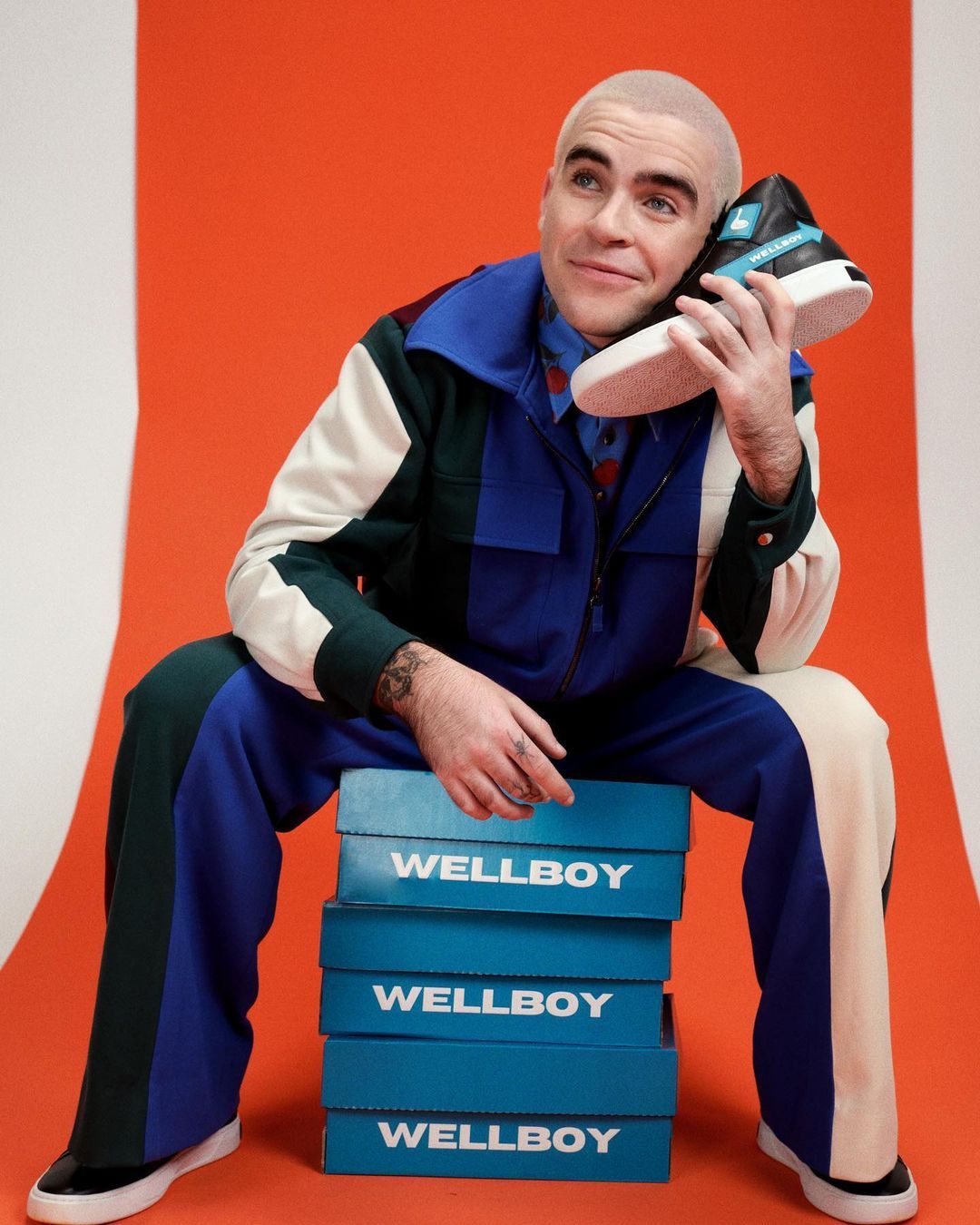 Антон Wellboy дарит на Рождество кроссовки, вдохновленные треком 'Гуси' - 531795 Антон Wellboy дарит на Рождество кроссовки, вдохновленные треком 'Гуси' - фото 531795