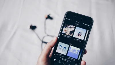 Spotify назвал песни, которые в Украине слушали чаще всего в 2021 году