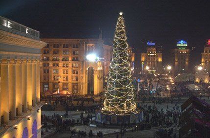 Живые, искусственные и скандальные: какими были главные елки Украины за годы Независимости - 532115 Живые, искусственные и скандальные: какими были главные елки Украины за годы Независимости - фото 532115