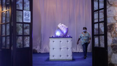 На Шрі-Ланці знайшли найбільший блакитний сапфір у світі