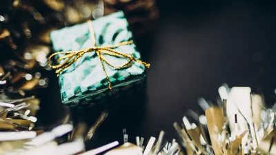 Що подарувати дорослому на День святого Миколая