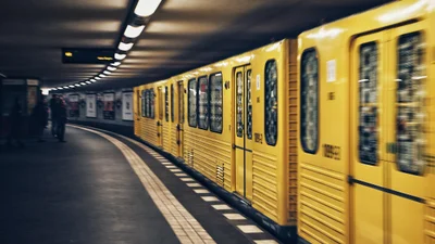 В Берлине продают билеты на транспорт с коноплей, чтобы люди забыли о праздничном стрессе