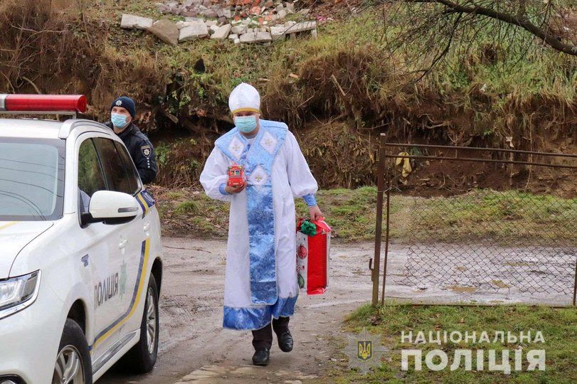 8-летний мальчик пришел в полицию в поисках Николая, и эта история умиляет - 533814 8-летний мальчик пришел в полицию в поисках Николая, и эта история умиляет - фото 533814
