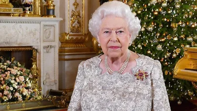 Різдвяна традиція: ось який особливий подарунок дарує королева Єлизавета II
