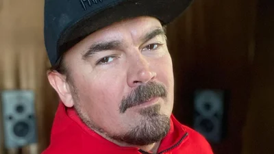 Абсолютно голий Фагот сфоткався на тлі засніжених Карпат