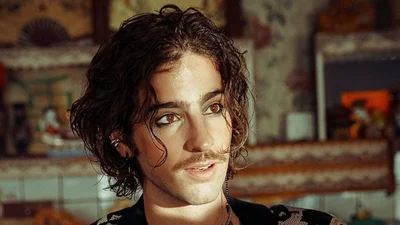 Володимир Дантес потролив сварку "НеАнгелів" та з'їв торт із фотографією Віки Сміюхи