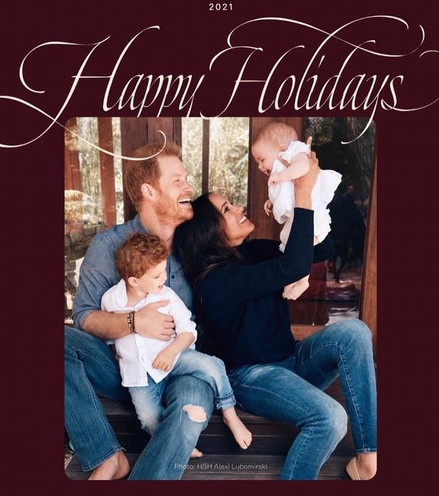 Меган и Гарри выпустили рождественскую открытку с двумя детьми - фото 534296