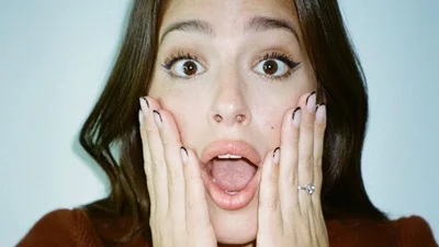 Беременная двойней модель Эшли Грэм без украшений показала свое тело