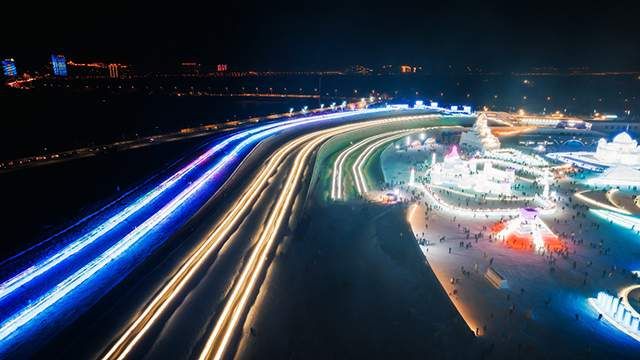 В Китае построили гигантский ледяной город, и его размеры шокируют - фото 534760