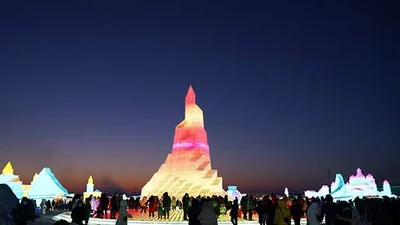 В Китае построили гигантский ледяной город, и его размеры шокируют - фото 534763