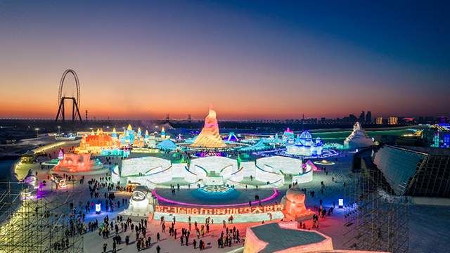 В Китае построили гигантский ледяной город, и его размеры шокируют - фото 534765